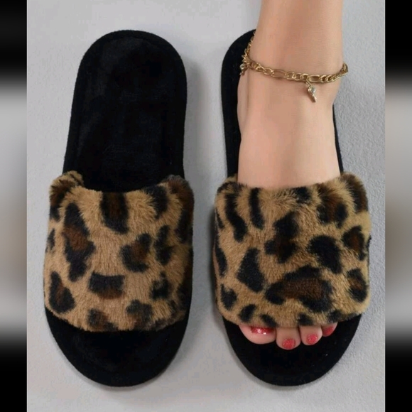 ๐5 for $25*'Leopard Print Slippers - Picture 1 of 6
